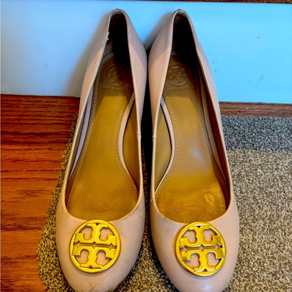 Tory Burch Cream and Gold Heels